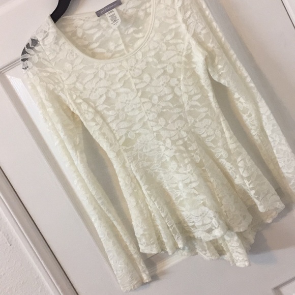 White top,, - Picture 2 of 3